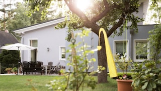 Da beim Bungalow die Zimmer nebeneinander und nicht übereinander angeordnet sind, benötigt man viel Fläche.