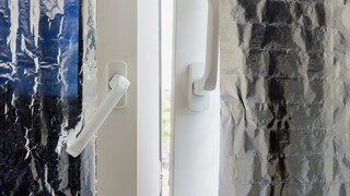 Alufolie am Fenster gegen Hitze