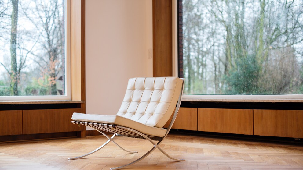 Barcelona Chair in Creme