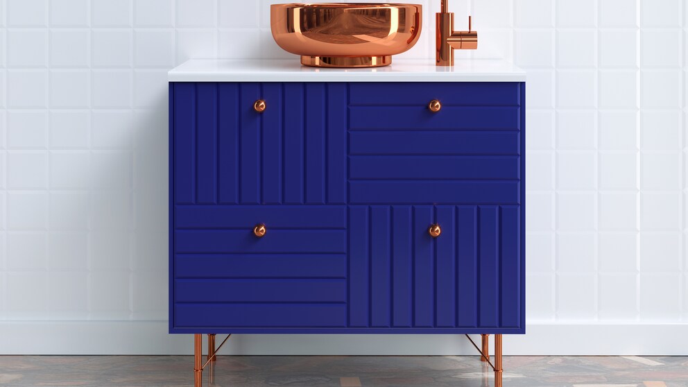 Möbel mit Farbe: Ein Badunterschrank in kräftigem Yves Klein Blau