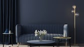 All in dark blue: Colour Drenching im Wohnzimmer