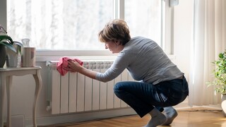 Wenn man Heizkörper regelmäßig abwischt, funktionieren sie besser