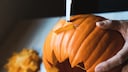 Kürbisse schnitzen gehört zu den schönsten Beschäftigungen an Halloween