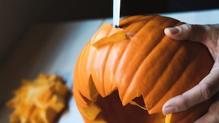 Kürbisse schnitzen gehört zu den schönsten Beschäftigungen an Halloween