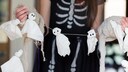 Bereits mit einfachen Mitteln kann man Halloween-Deko basteln