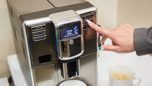 Kaffeevollautomat reinigen: Wie und wie oft? - myHOMEBOOK
