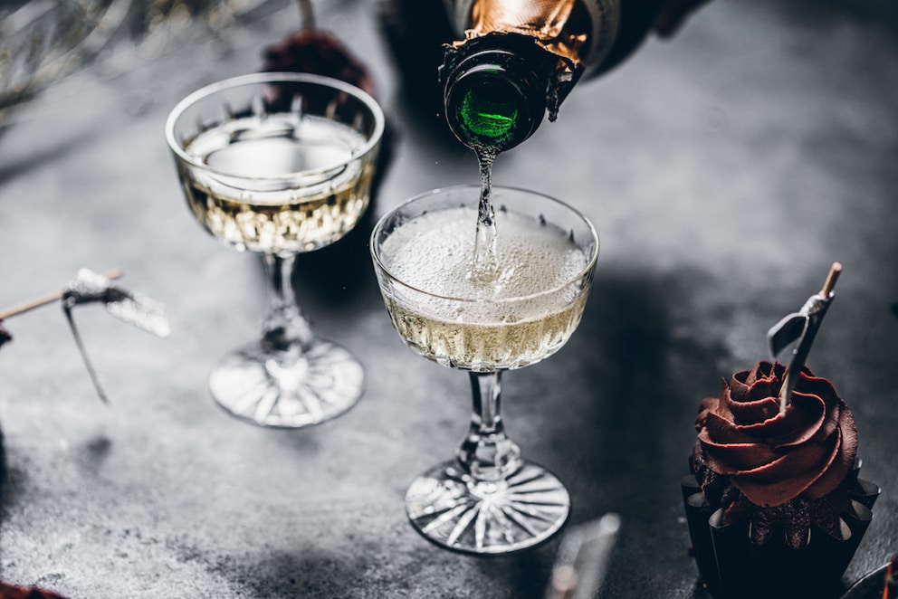 Champagne coupes with elegant relief