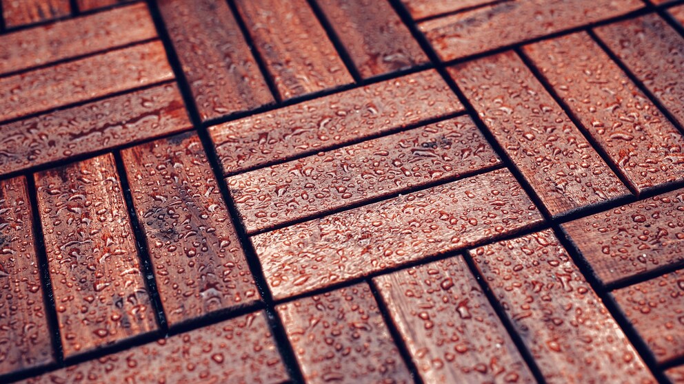 Holzschutz im Außenbereich eignet sich für Gartenmöbel und Holz-Terrassen.