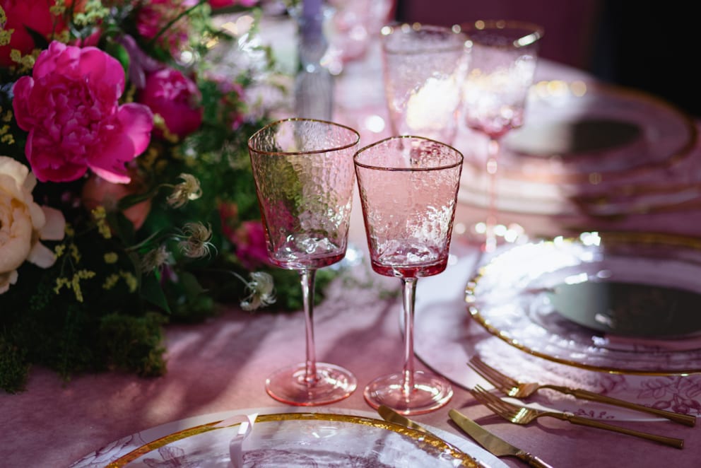New Year's Eve table in pink