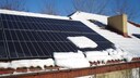 Wenn die Solaranlage im Winter weniger Sonne abbekommt oder gar mit Schnee bedeckt ist, könnte man meinen, sie wirft weniger Ertrag ab. Aber ist das wirklich so?