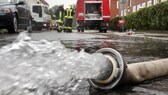 Bei Hochwasser pumpen Hausbesitzer am besten ihre Keller eigenständig aus. Die Feuerwehr muss sich meist zuerst um größere Einsätze kümmern.