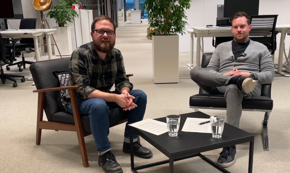 Editor-in-chief Felix Mildner (left) in conversation with real estate expert Christopher Hnida (right)