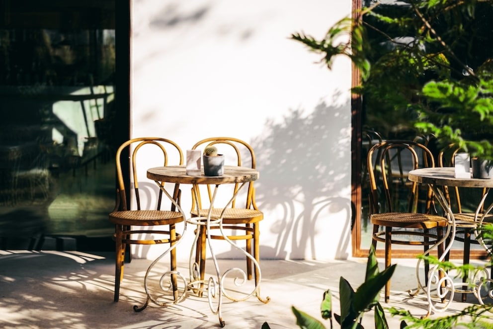Thonet chairs in front of a café