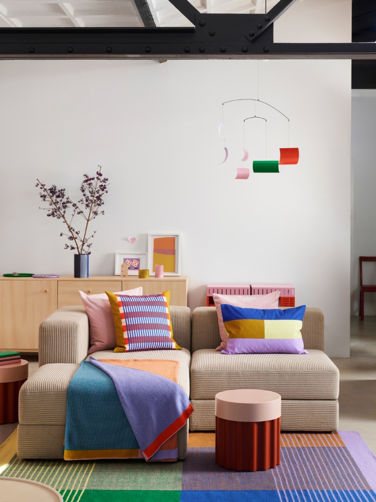 The IKEA collection Tesammans skillfully combines saturated and soft colors.