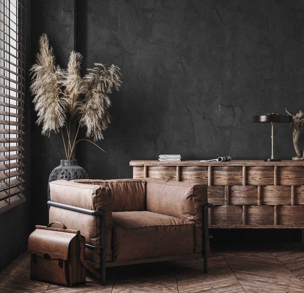 Cowboy-Core with wooden furniture and leather chair