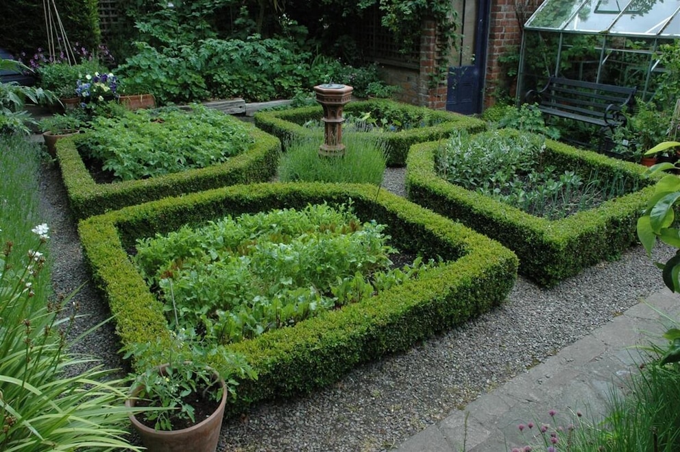 Bauerngarten mit Kies