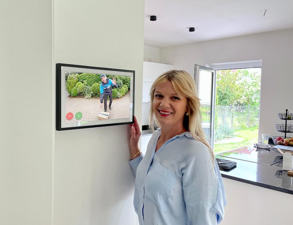 Wenn der Postzusteller klingelt: “Ich habe Ring mit Alexa verknüpft und sehe auf unserem Smart Screen immer, was vor unserer Haustür passiert.”