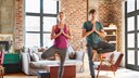 Yoga praktiziert man am besten in einem Raum ohne viele Ablenkungen