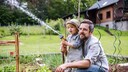Wichtiger als die Häufigkeit ist ein ausdauerndes Gießen des Gartens