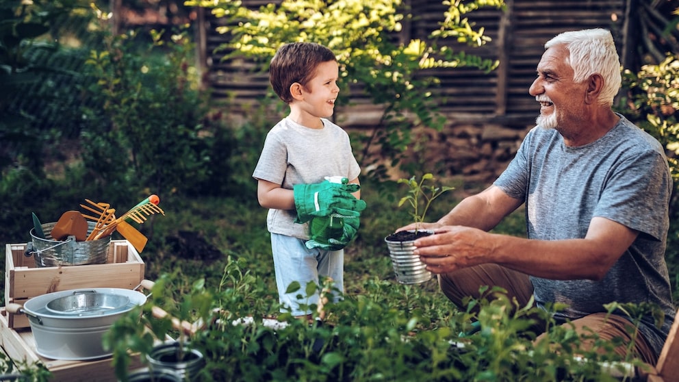 Kinder im Garten