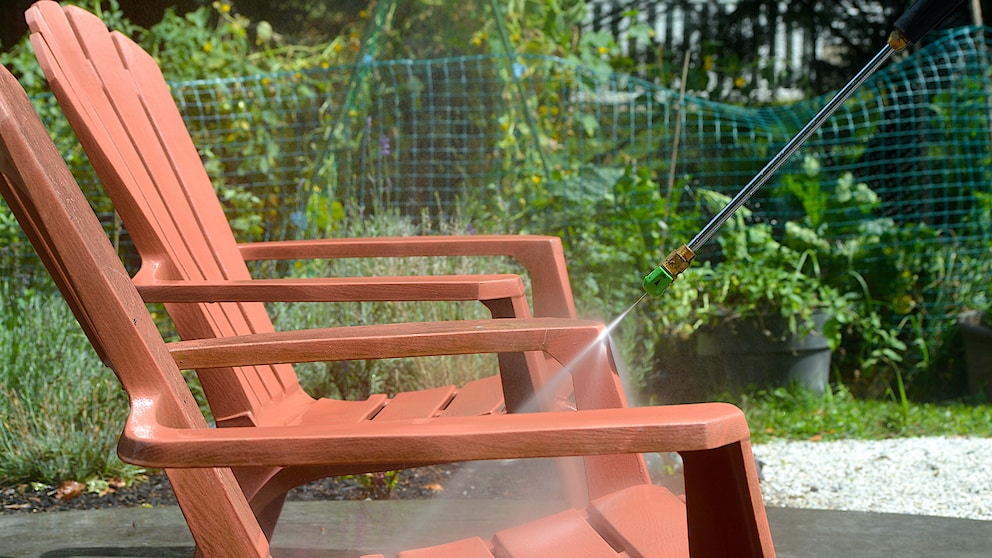 Blütenstaub lässt sich nicht so einfach entfernen, da die Pollen meist an der Oberfläche festkleben