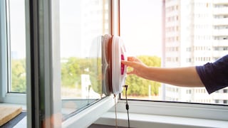 Ein Fensterputzroboter kann ein praktischer Helfer im Haushalt sein