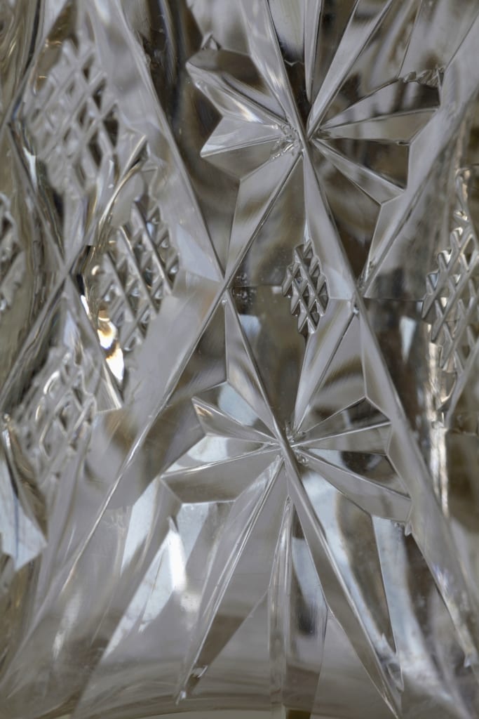 Crystal glass with decorative pattern