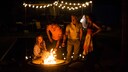 Gemütlich mit Freunden an einem kleinen Feuer im Garten sitzen, ist ein herrliches Gefühl. Doch ist es eigentlich erlaubt?