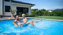 So macht Planschen Spaß! Allerdings sollte man beim Pool im Garten immer auch auf die Sicherheit achten.