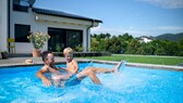 So macht Planschen Spaß! Allerdings sollte man beim Pool im Garten immer auch auf die Sicherheit achten.