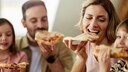 Nur die wenigsten haben so große Öfen, dass gleich zwei Pizzen nebeneinander hineinpassen