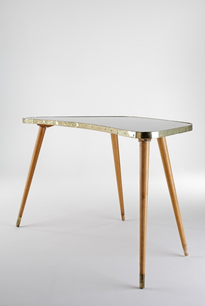 Kidney table with four legs
