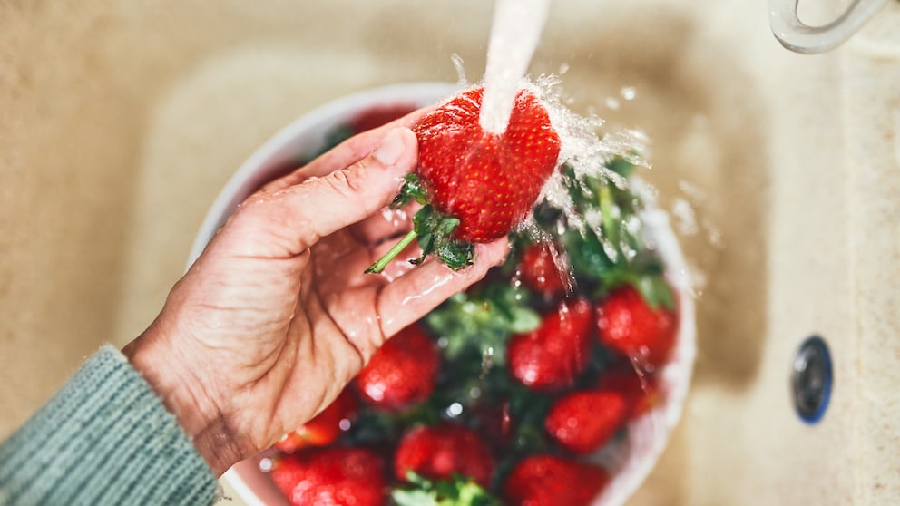 Erdbeeren waschen