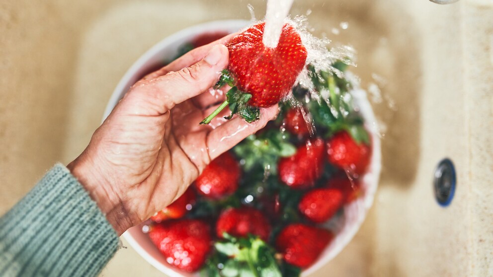 Erdbeeren waschen