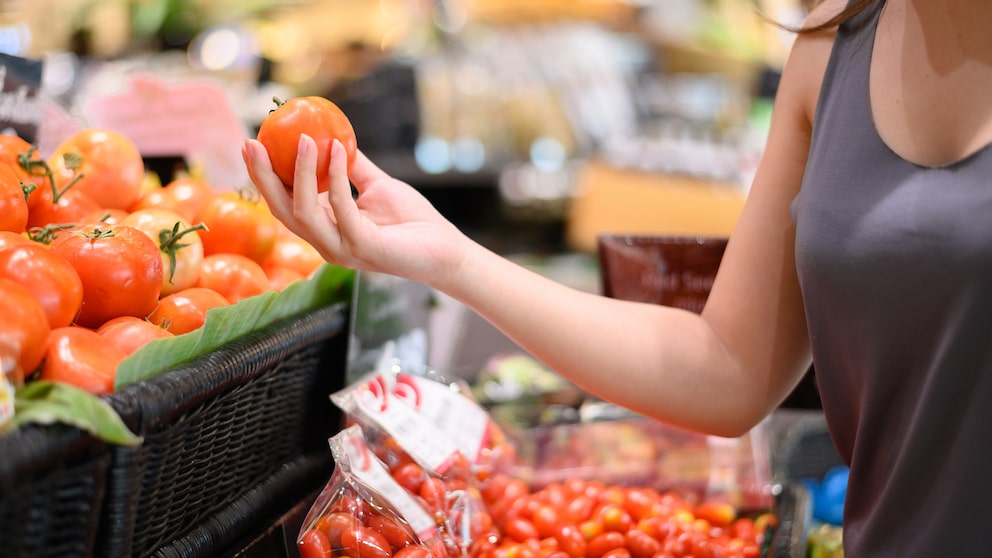 In Gartencentern und Supermärkten gibt es ein Überangebot an Tomaten. Was sind eigentlich die Unterschiede?