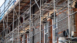 Als Sanierungsmaßnahmen im Mietverhältnis gelten vor allem energetische Verbesserungen, wie der Einbau von neuen Fenstern