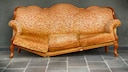 Altes, zerbrochenes Sofa