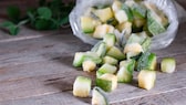 Mit ein paar Tricks lassen sich Zucchini ohne Probleme einfrieren