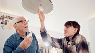 Energiesparlampen haben eine lange Lebenszeit – aber wie entsorgt man sie richtig?