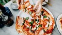 Aus dem Steinofen schmeckt vielen Pizza am besten &ndash; doch auch ohne kann man die italienische Spezialit&auml;t so lecker backen