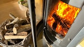 Beim Brennholz für den Kamin sollte man auf einige Faktoren achten