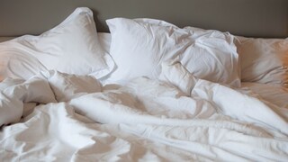 Stinkt gewaschene Wäsche aus dem Schrank, liegt das oft an der Feuchtigkeit in der Wäsche