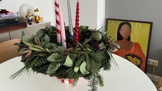 Mit einigen Tipps kann man verhindern, dass der Adventskranz frühzeitig Nadeln verliert
