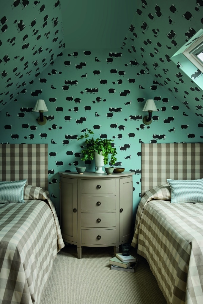 Wallpaper 'Nip & Lassie' by Little Greene