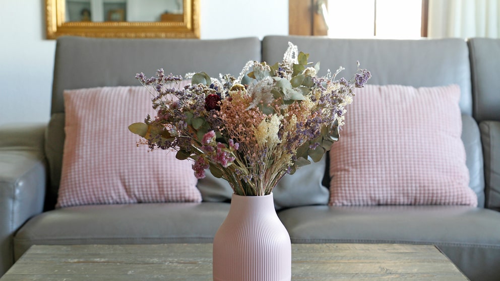 Trockenblumen in Ikea-Vase