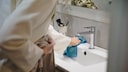 Auch im Badezimmer sollte man einmal pro Woche für Sauberkeit sorgen