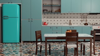 Türkis-farbener Kühlschrank einer stylischen Küche