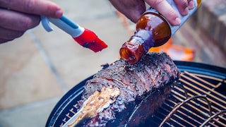 Die Geister scheiden sich, ob man Grillsauce vom Vorjahr noch verwenden kann oder ob man sie lieber entsorgen sollte
