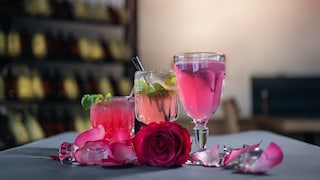 Je dunkler die Rose, desto intensiver die Farbe später im Glas