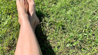 Nackt im Garten